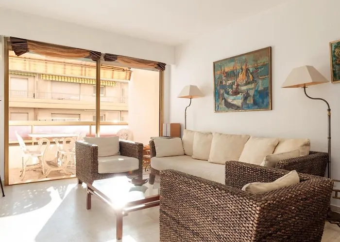 Sandra - De Luxe * Cannes