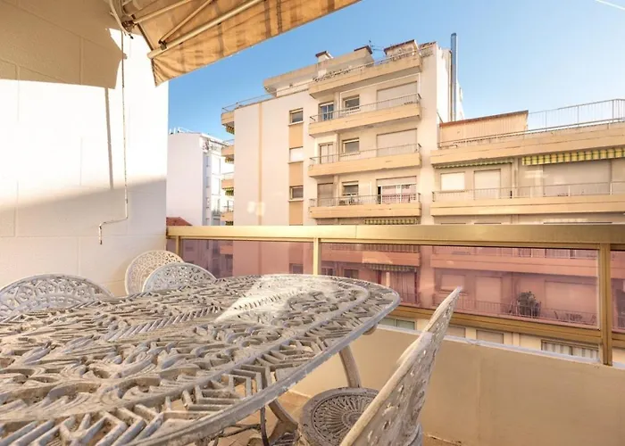 Sandra - De Luxe Cannes