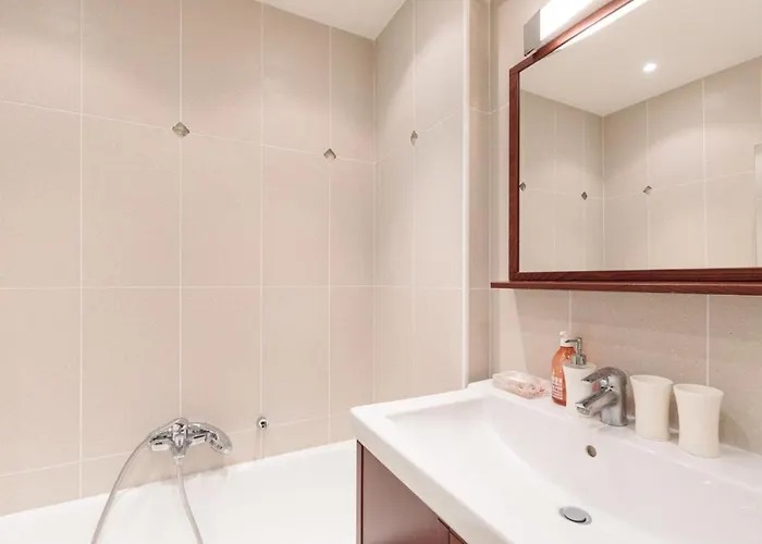 Sandra - De Luxe * Cannes