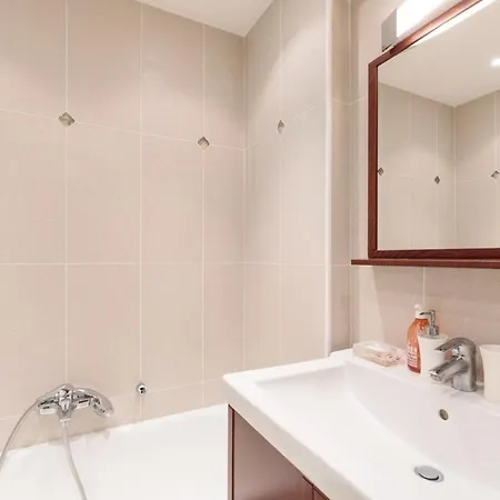 Sandra - De Luxe * Cannes